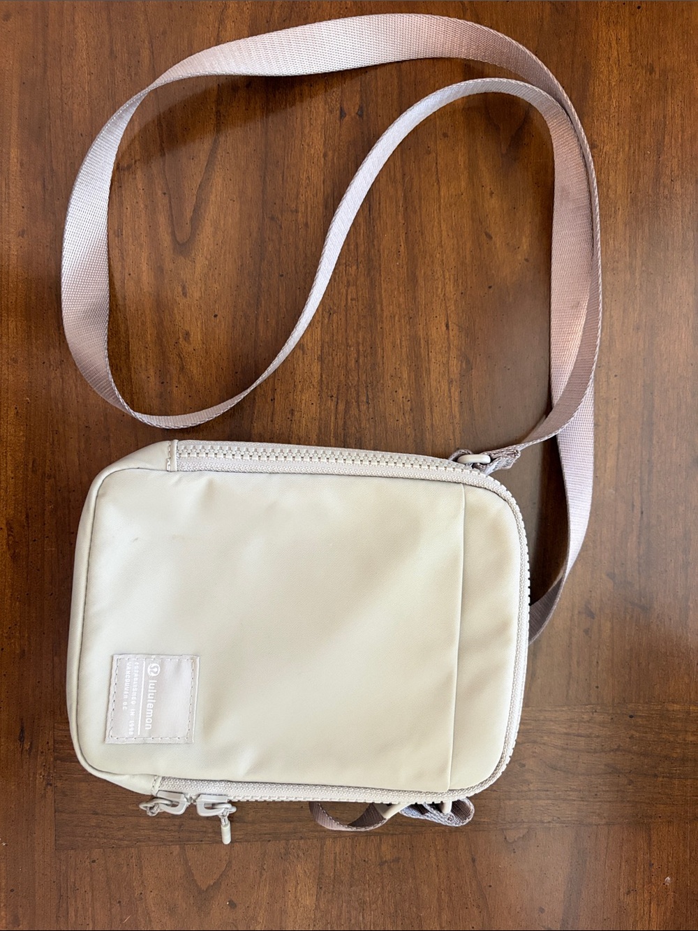 lululemon athletica light green crossbody messenger bag